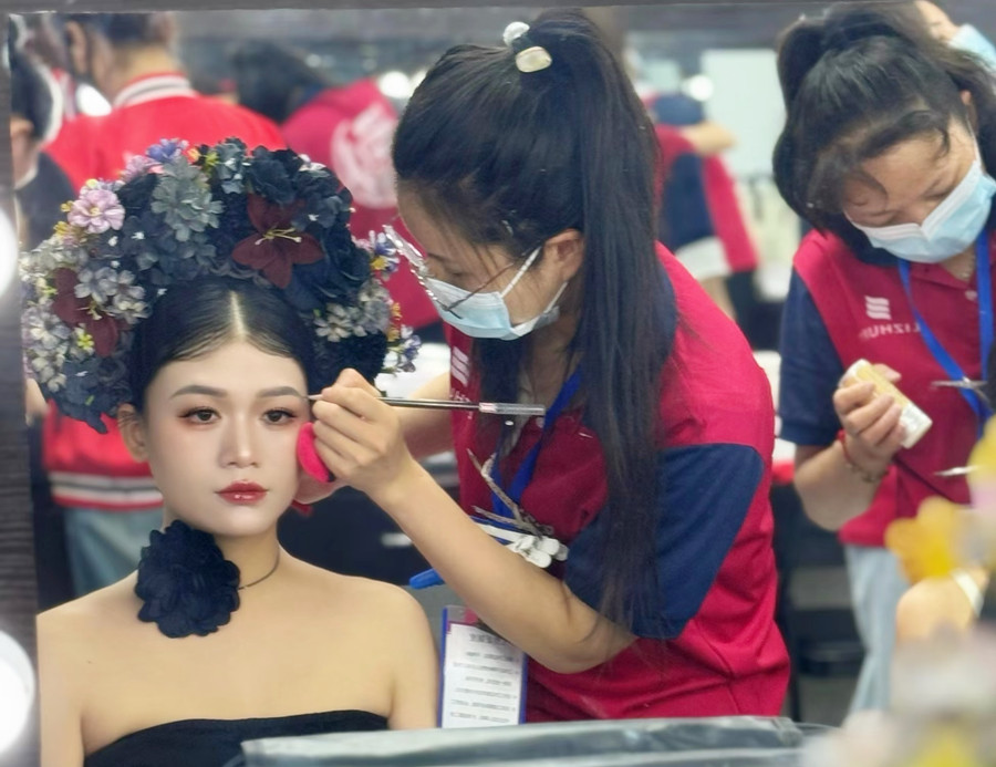 新中式簪花寫真，零經(jīng)驗學(xué)化在廣西學(xué)員作品