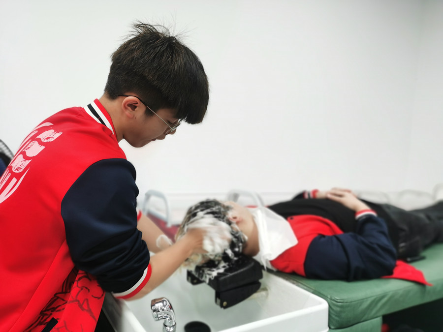 如何快速去屑的技巧，南寧洗護(hù)師