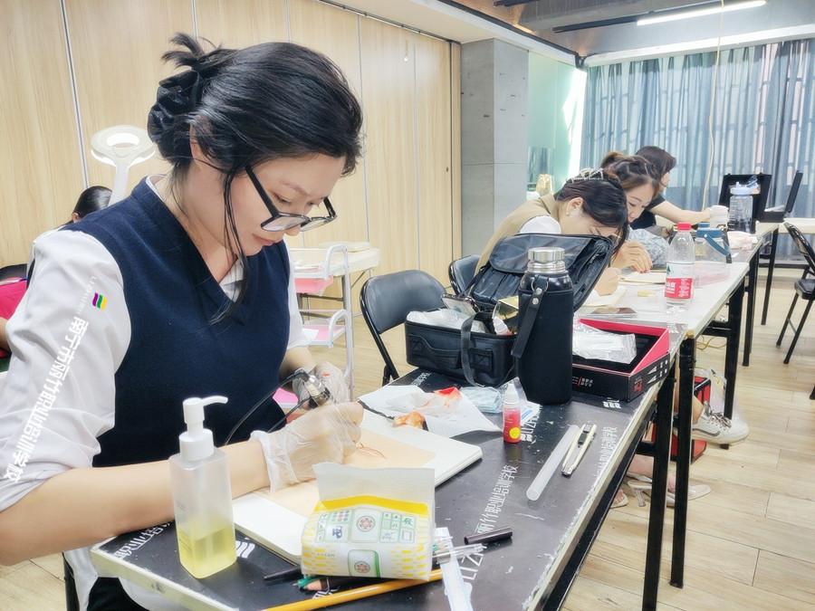 廣西正規(guī)紋繡學(xué)校排行：紋繡設(shè)計關(guān)鍵點解析