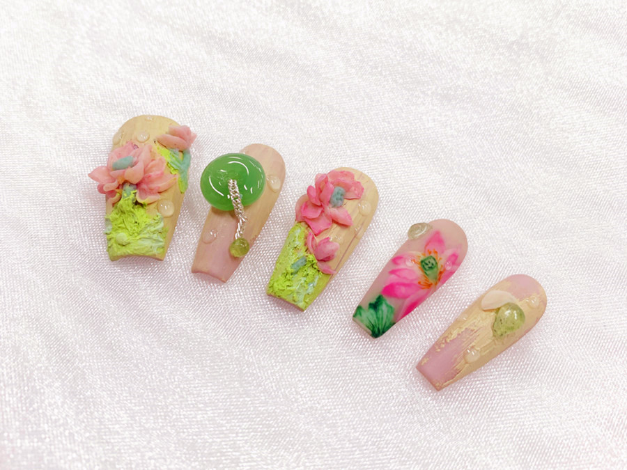 南寧美甲學(xué)院：雕花水彩荷花美甲