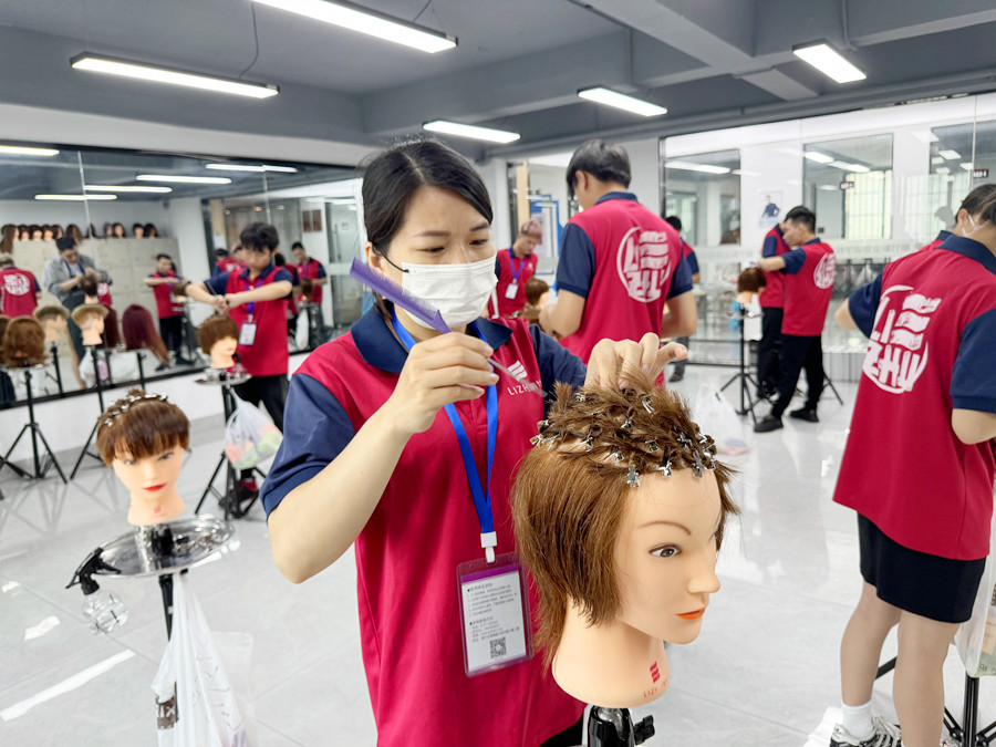 什么叫鋼夾燙？南寧學(xué)燙發(fā)哪家比較好？