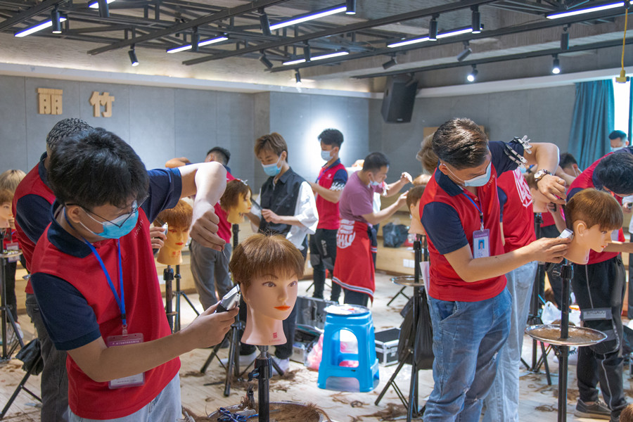 南寧美發(fā)學(xué)校如何上課？隨到隨學(xué)！