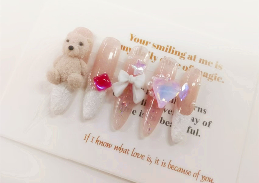 立體小熊雕花美甲，用作品告訴你南寧學(xué)美甲去哪里？