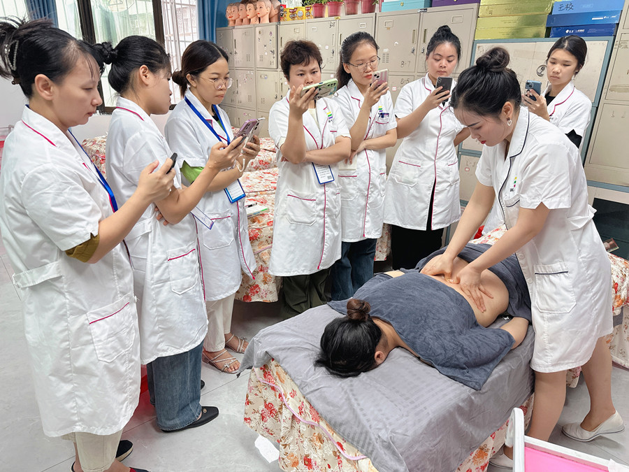 按摩腹部的好處，南寧美容美體實訓(xùn)講解