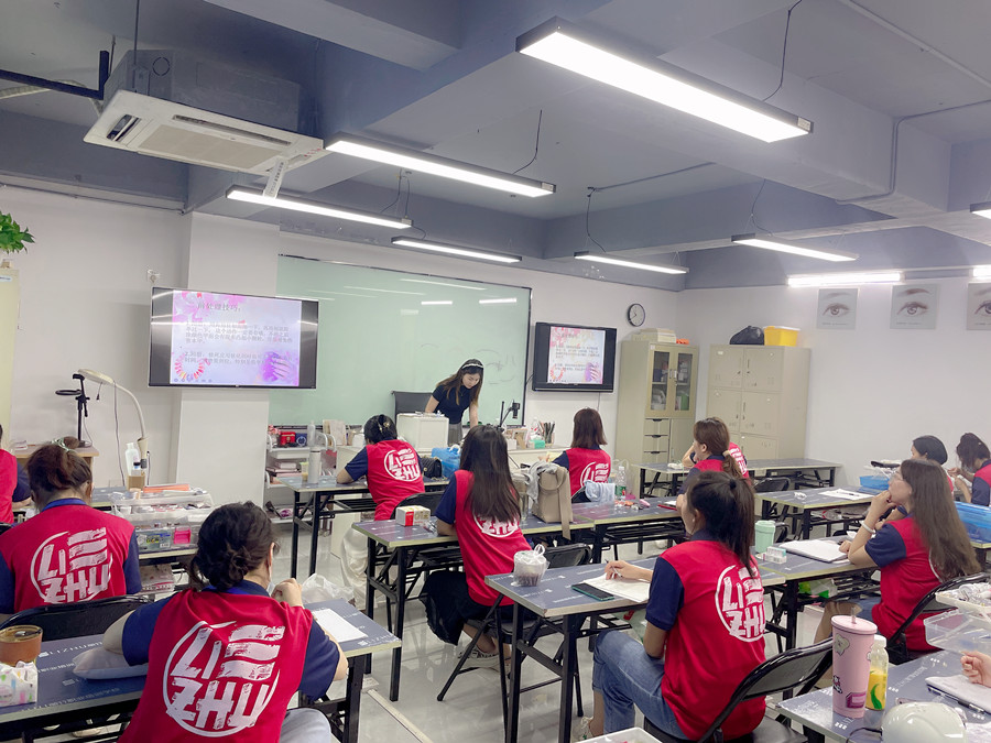 廣西學(xué)美甲零經(jīng)驗：美甲理論知識有哪些？