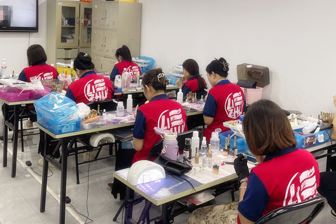 黑色系ins風(fēng)美甲，廣西美甲名?？钍浇榻B