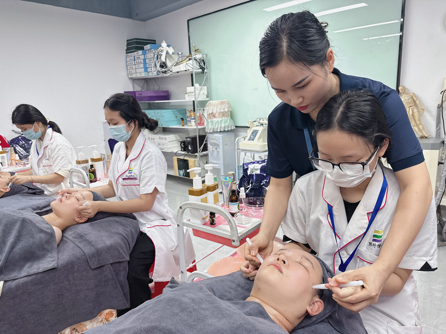 面部撥筋手法考核，南寧皮膚管理培訓(xùn)