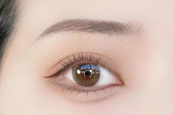 偽素顏眼妝教程，廣西化妝中心手把手教你