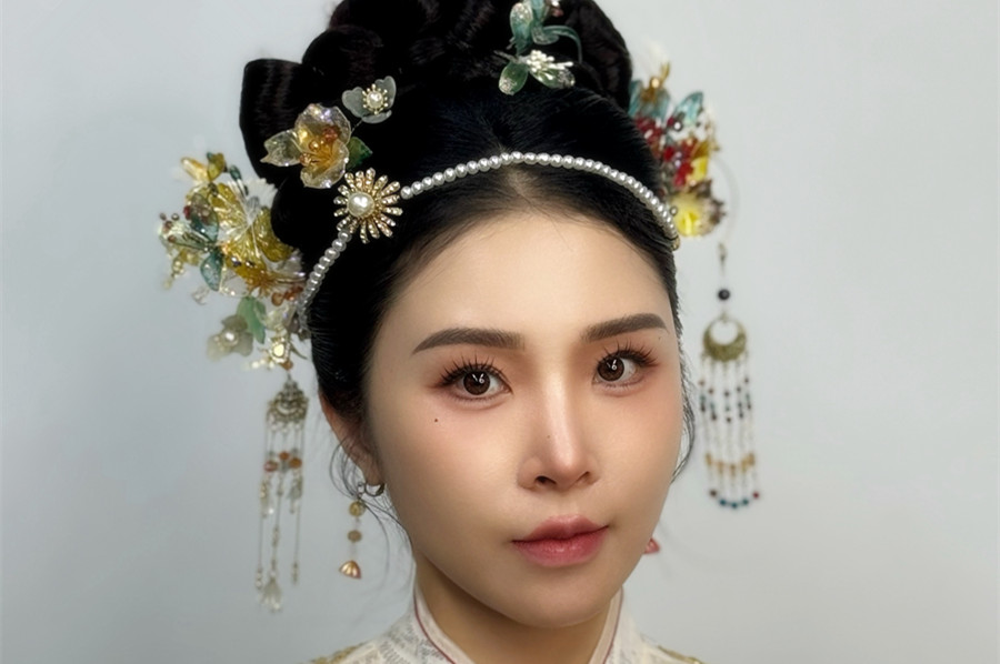 國(guó)潮新中式造型，南寧化妝新娘跟妝學(xué)校