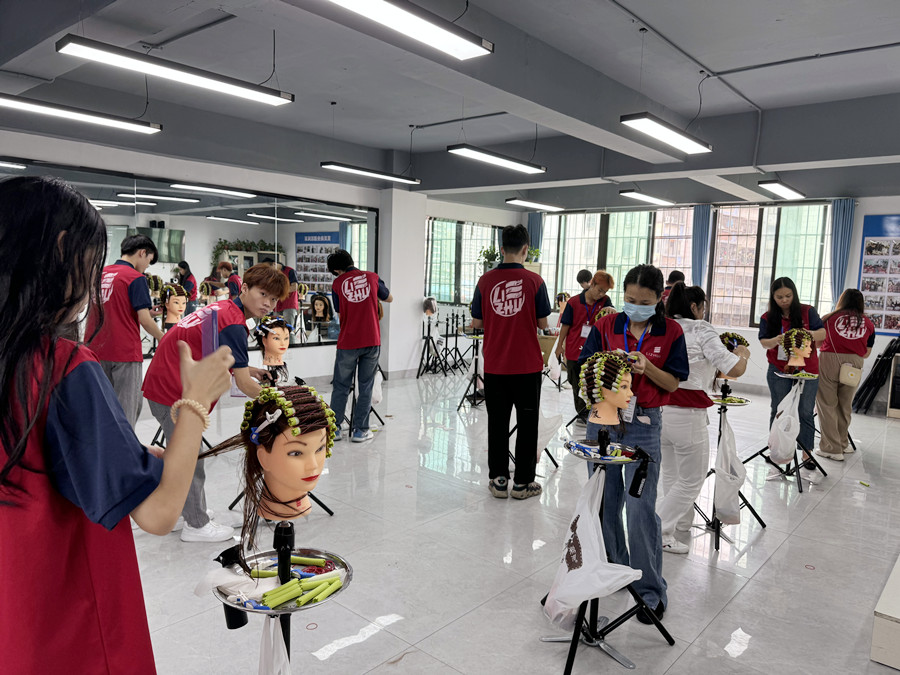 沖擊技能大賽，南寧美發(fā)培訓(xùn)學(xué)校賽前訓(xùn)練