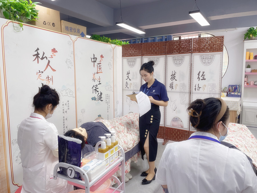 護(hù)膚品不吸收的表現(xiàn)，南寧美容護(hù)膚教學(xué)