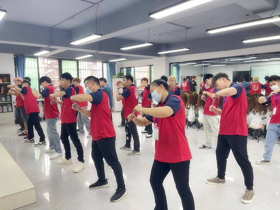 揭秘！南寧美發(fā)造型培訓(xùn)學(xué)校上課流程