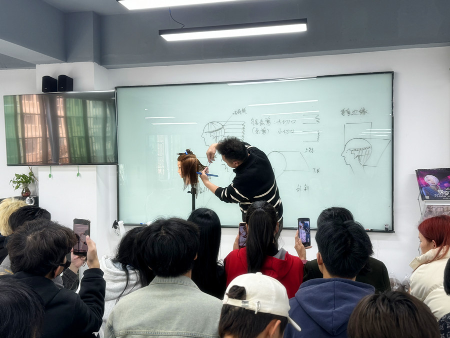 內(nèi)斜手法練習(xí)，廣西美發(fā)女士剪發(fā)培訓(xùn)