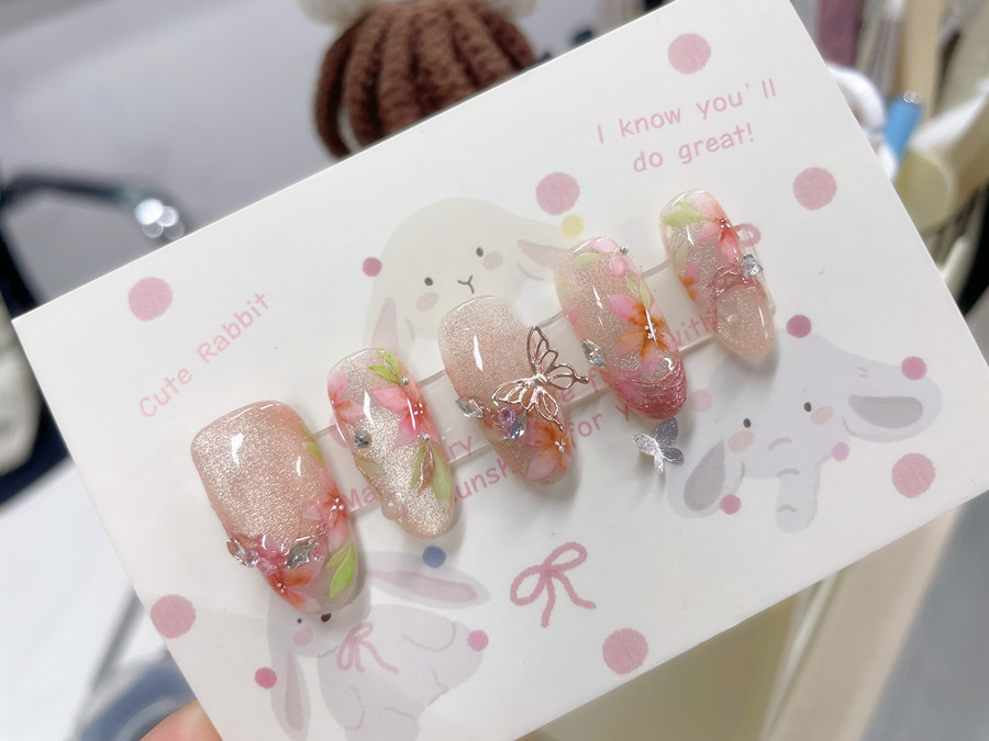 春日貓眼彩繪美甲，南寧美甲店推薦網(wǎng)紅款作品