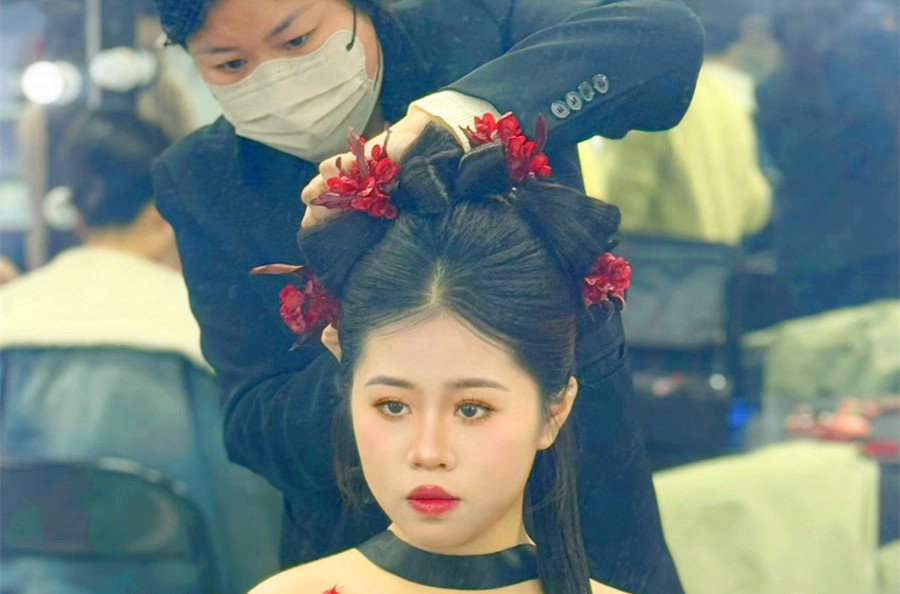 南寧高彩化妝學(xué)校學(xué)員作品：新中式造型