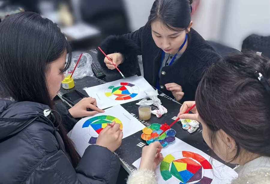 十二色相環(huán)有哪些顏色？廣西化妝基礎(chǔ)教學(xué)