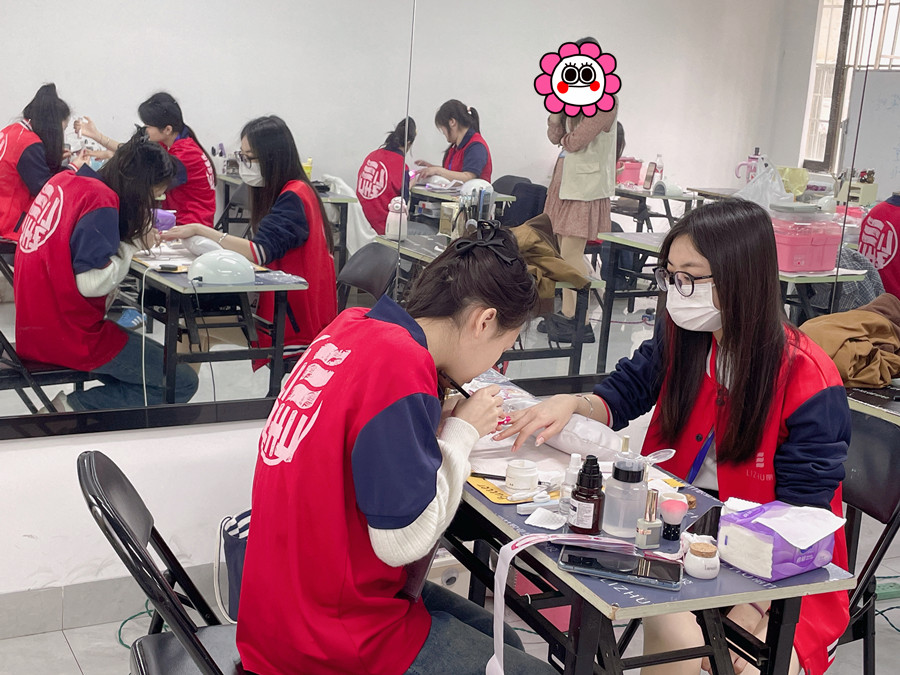 紙托光療延長技巧，廣西美甲專業(yè)教學(xué)