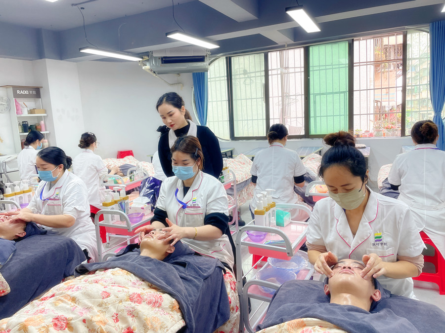 面部按摩手部操作技巧，廣西美容一對(duì)一教學(xué)