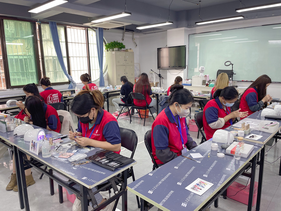  鏡面感蕾絲美甲，廣西美甲深造提升課作品