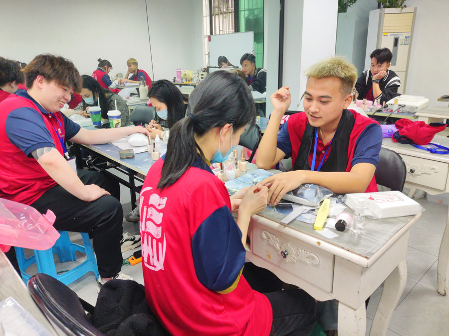 學(xué)美甲從零開始：男士美甲如何選擇？