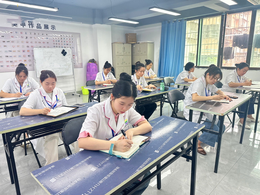 南寧學(xué)美容去哪學(xué)？麗竹學(xué)校美容專(zhuān)業(yè)歡迎您