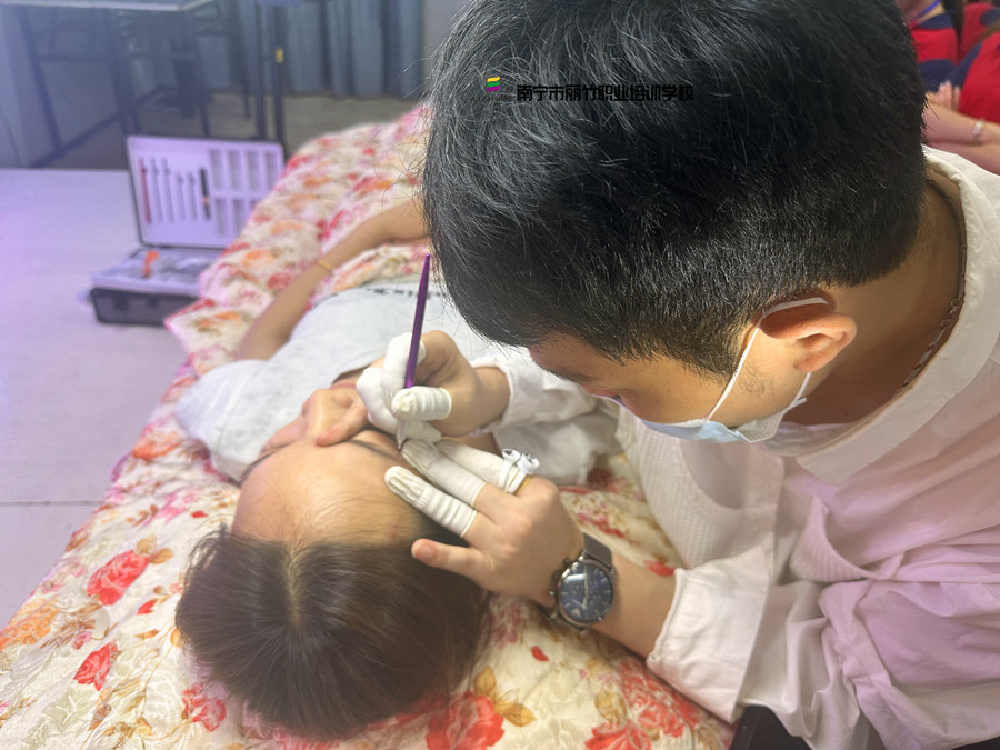 紋繡術(shù)后禁忌要點(diǎn)，廣西眉眼唇紋繡學(xué)校分享