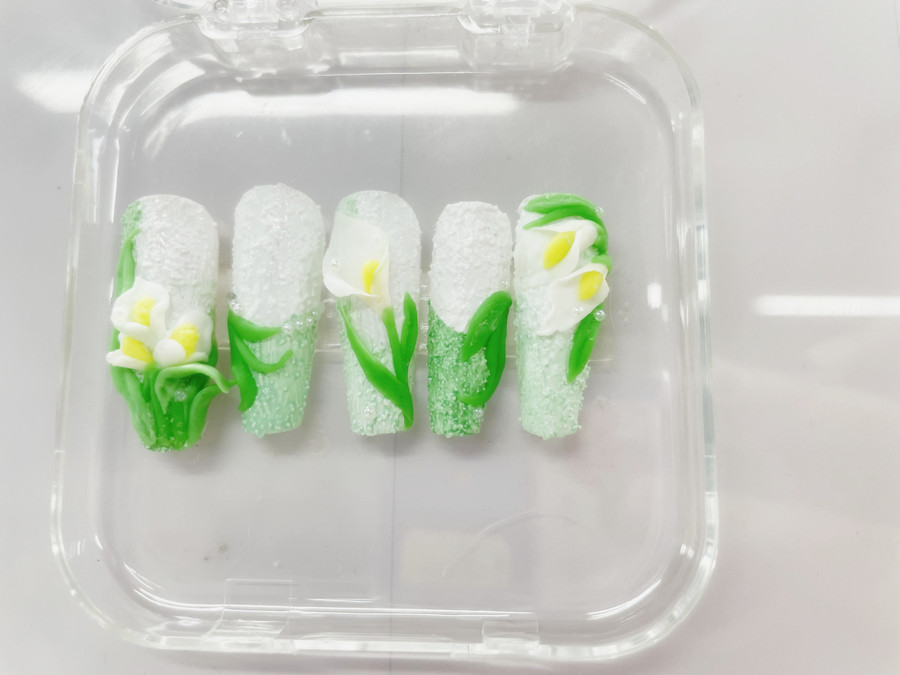 石膏微雕郁金香美甲，0基礎(chǔ)學(xué)美甲作品