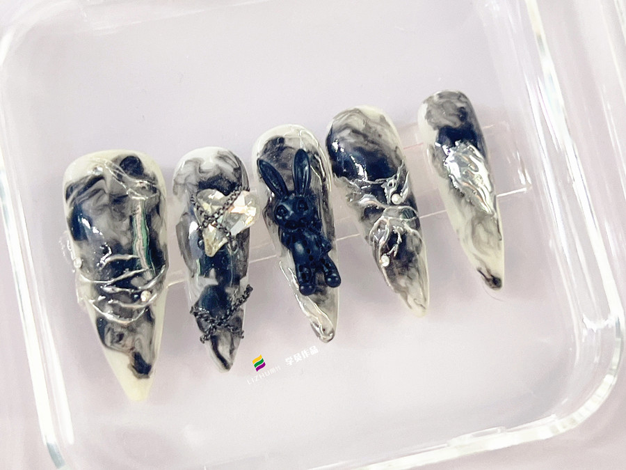 水墨暈染飾品美甲，南寧美甲店學(xué)徒必須款