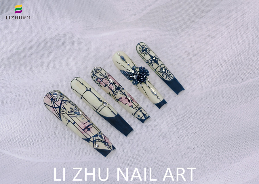 手繪花窗美甲，南寧美甲設計作品賞析