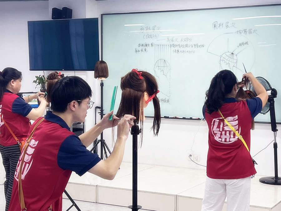 圓形層次修剪是什么？廣西美發(fā)造型學(xué)校為你解答