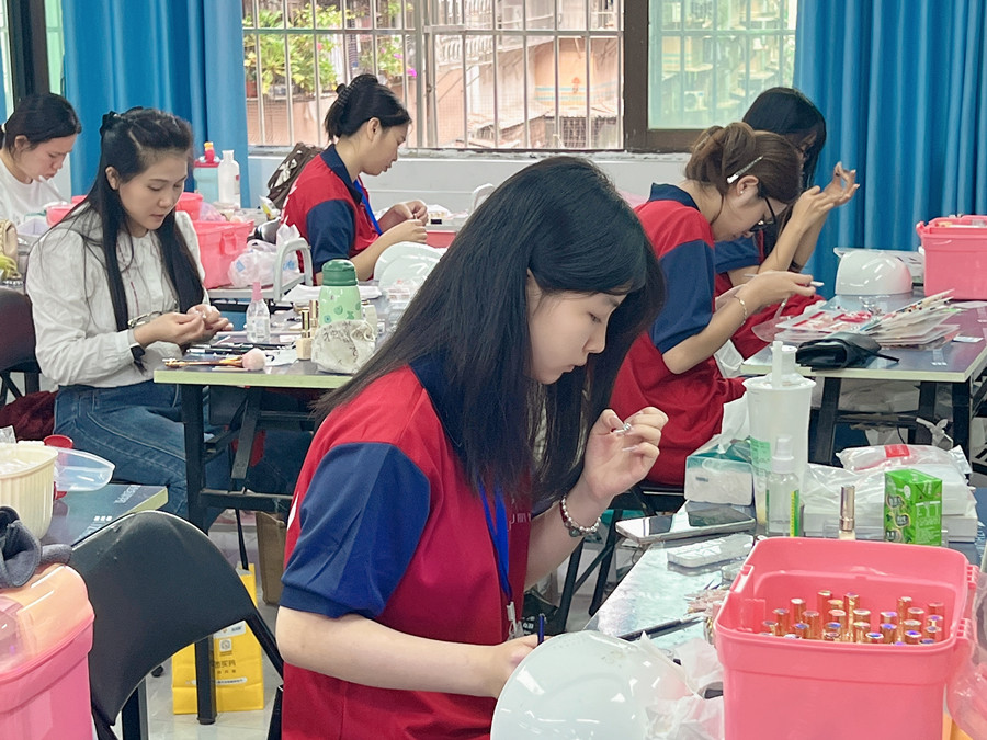 廣西美甲學(xué)習(xí)日常，到處都是歡聲笑語