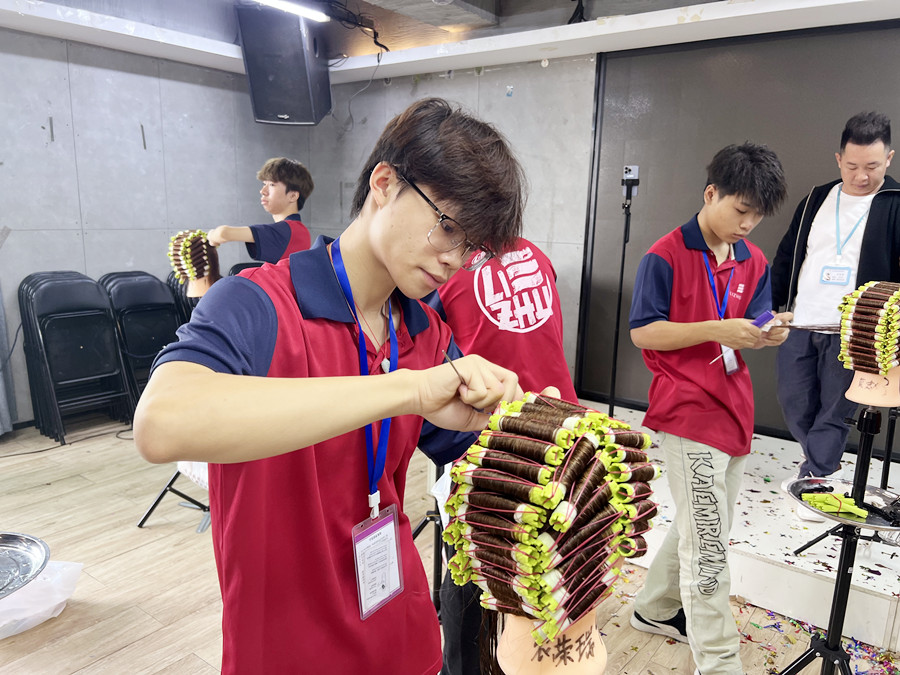 美發(fā)新手如何學(xué)上杠？南寧卷發(fā)培訓(xùn)