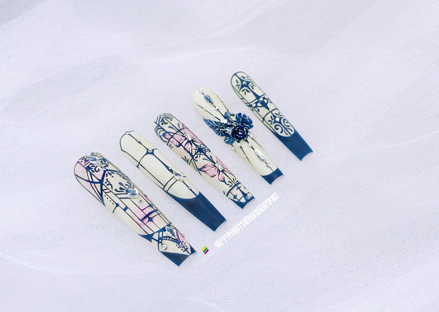 手繪窗花美甲，南寧美甲設(shè)計專業(yè)作品