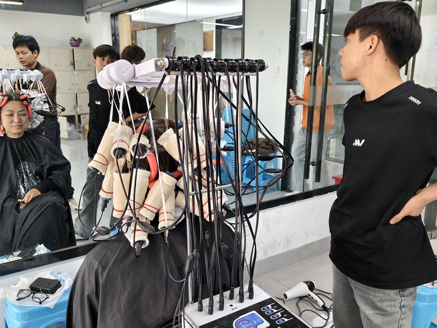 專業(yè)燙發(fā)的前后對比，南寧美發(fā)燙染實訓(xùn)課堂