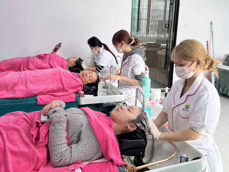 南寧頭療專業(yè)學(xué)校：新手頭療入門真人實(shí)操練習(xí)