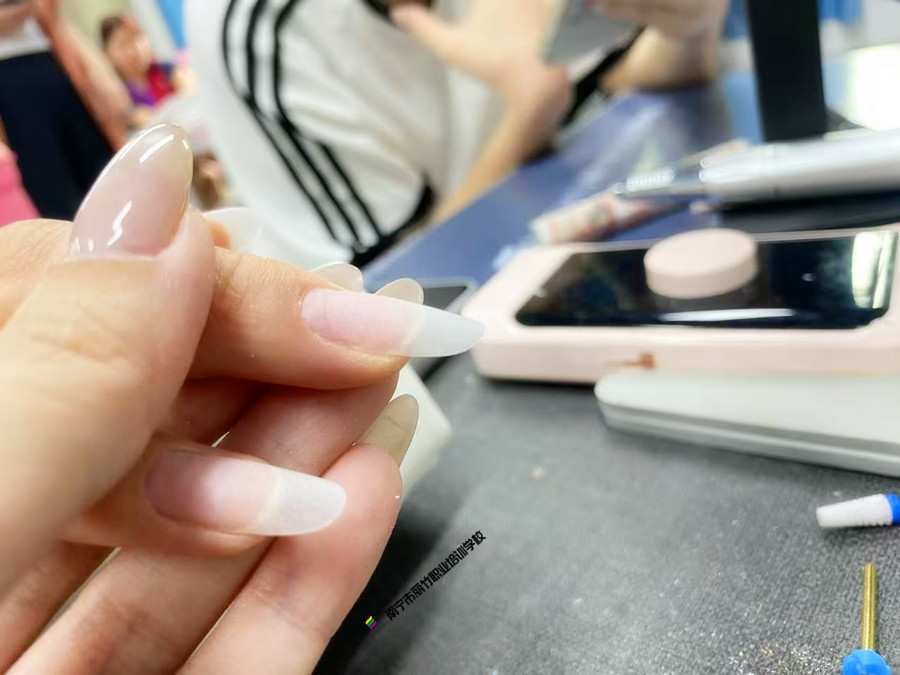 美甲建構(gòu)塑型的好處，南寧美甲課程講解